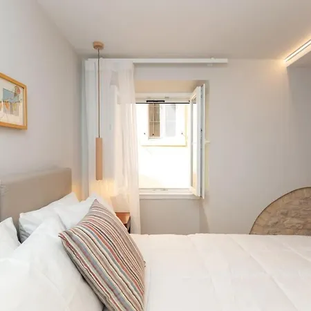 Spianada Wood & White - Minimal Fabulous Apt!